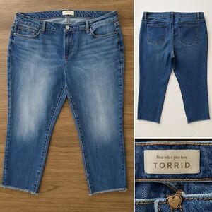 Torrid Boyfriend Jeans‎ Women  26 (48"x 28") Raw Hem Mature Momcore Stretchy 90s